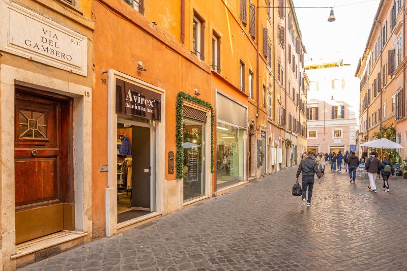 Chic Spanish Steps Retreat - image 13