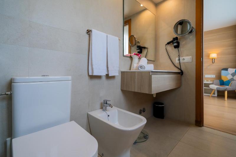 Deluxe Double Room image 4