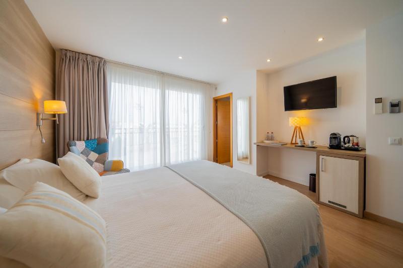 Deluxe Double Room image 2