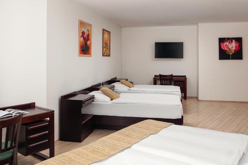 Quadruple Room image 1