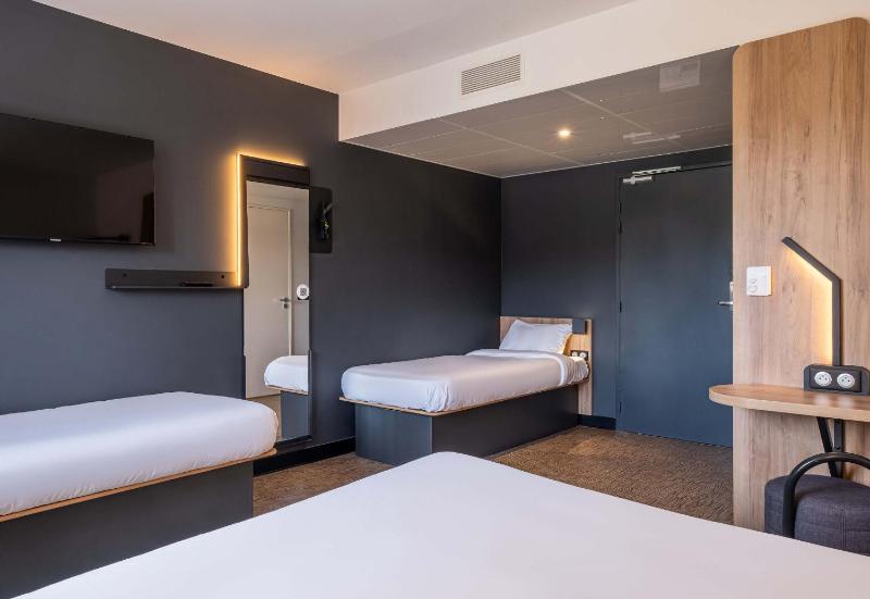 Quadruple Room image 4