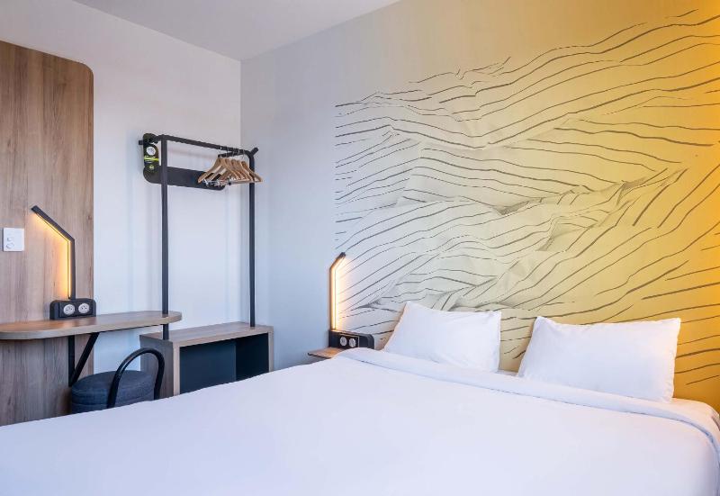 Double Room image 3