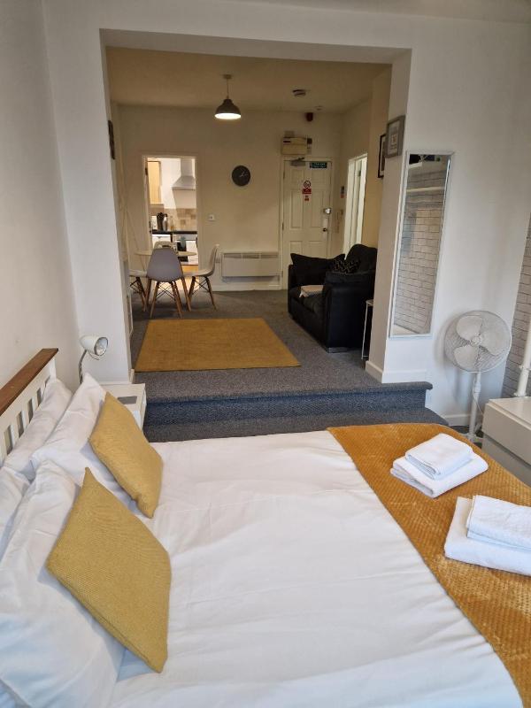 One-Bedroom Apartment image 3