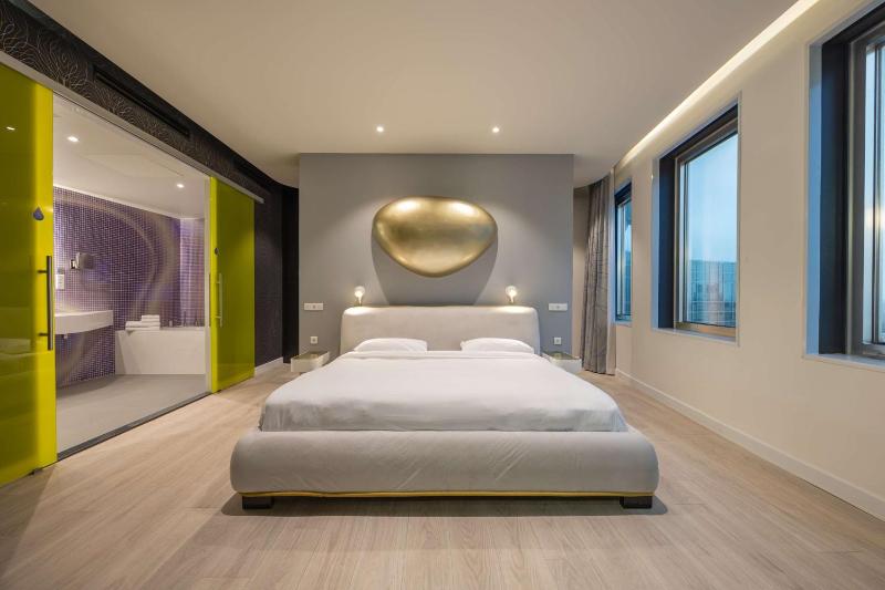 Karim Rashid Suite image 1