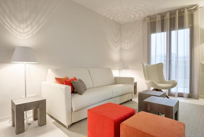 One-Bedroom Apartment with Terrace image 4