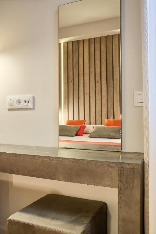 One-Bedroom Apartment with Terrace image 2
