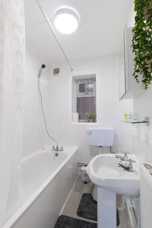 Open Mind Property - Cosy Apartment with 3 Beds - image 11
