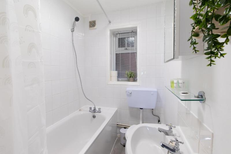Open Mind Property - Cosy Apartment with 3 Beds - image 6
