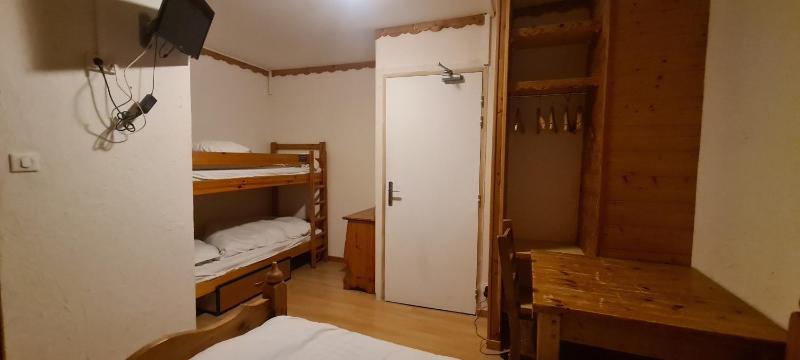 Classic Quadruple Room image 3