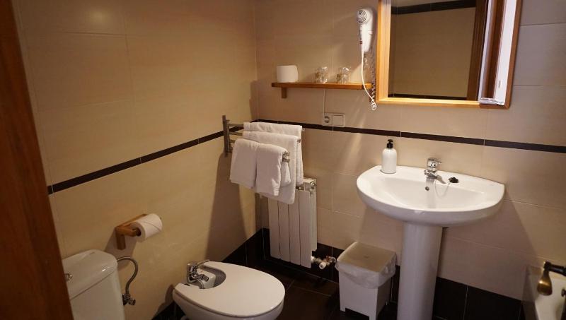 One-Bedroom Apartment image 3