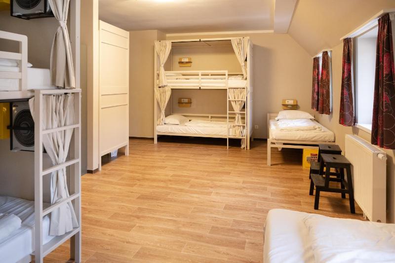 Single Bed in 8-Bed Mixed Dormitory Room image 3