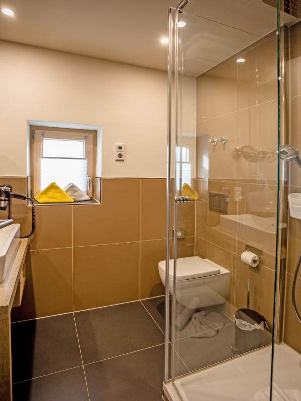Deluxe Double Room with Balcony image 3