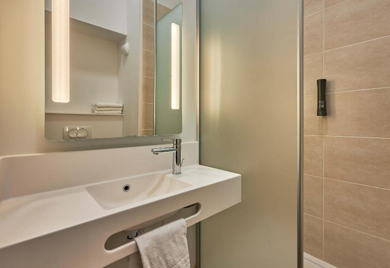 Double Room image 3