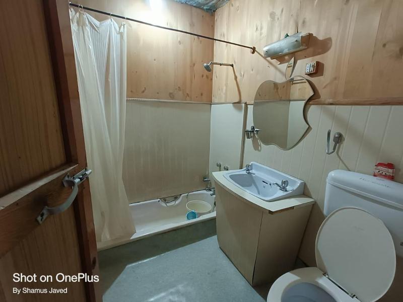Houseboat New Shamus Maqbool - image 3