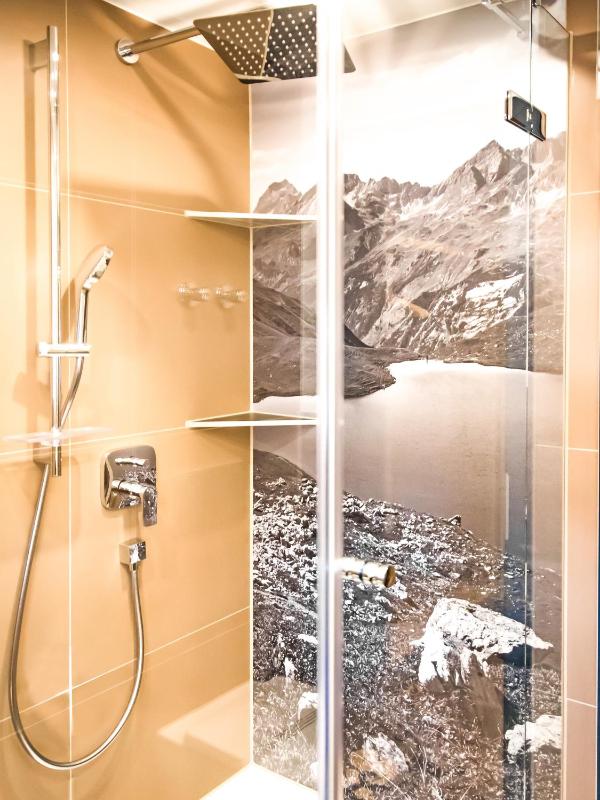Deluxe Double Room with Balcony image 2