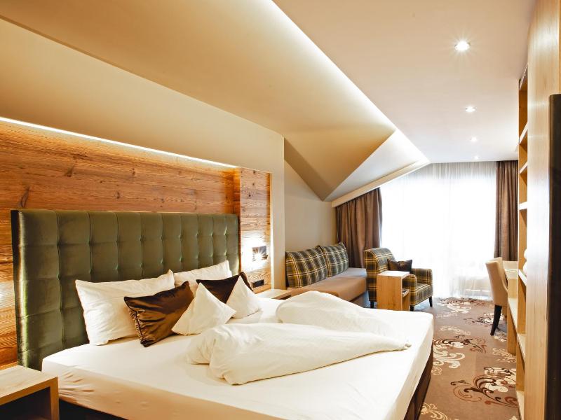Superior Double Room image 3