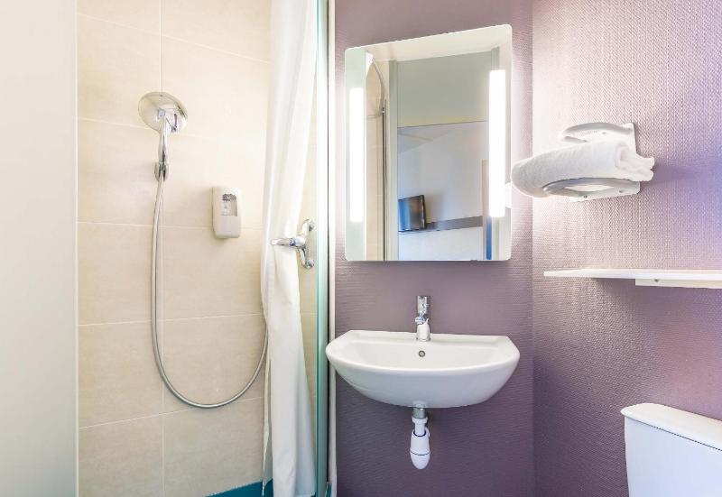 Double Room - Disability Access image 3
