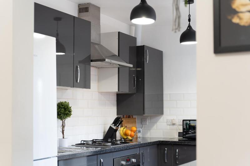 Open Mind Property - Luxury 5 Beds & Free Parking - image 15