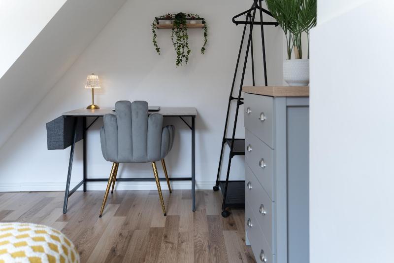 Open Mind Property - Luxury 5 Beds & Free Parking - image 23