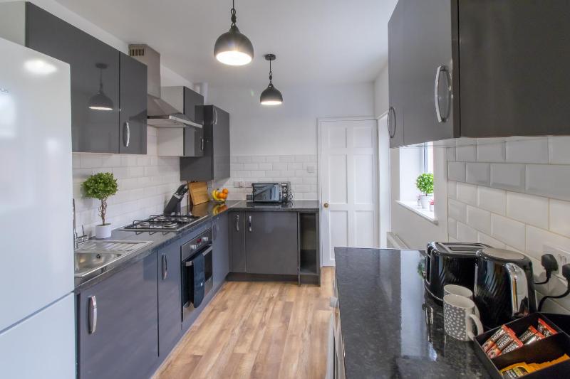 Open Mind Property - Luxury 5 Beds & Free Parking - image 28