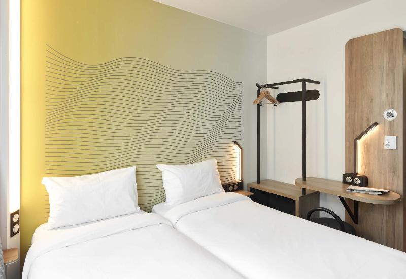 Twin Room image 1