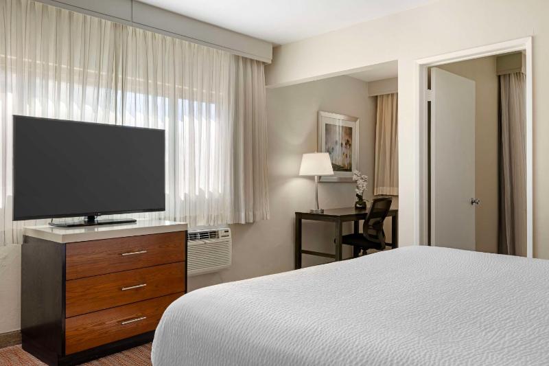 King Room - Non-Smoking image 3