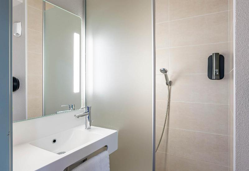 Double or Twin Room image 2