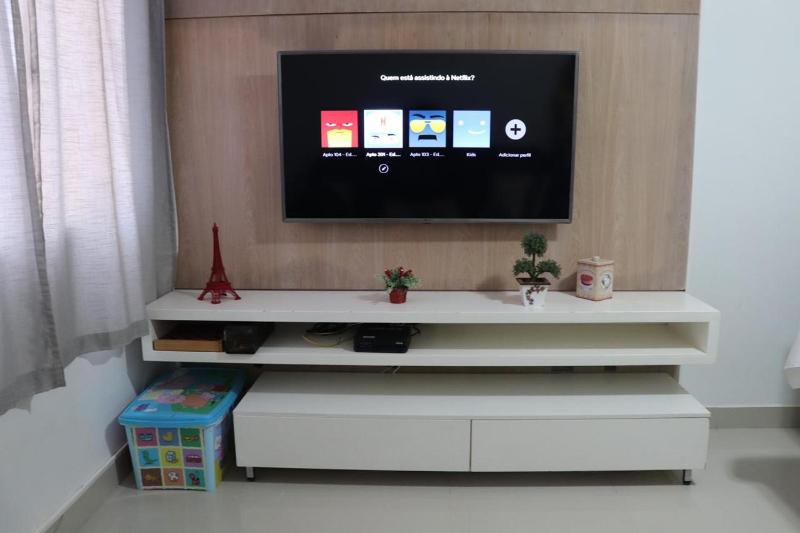 CONFORTO IMBATIVEL - 25 metros do MAR - 2 Quartos com AR CONDICIONADOS SPLIT Air Fryer WI-FI Disney Plus Star Plus HBO Max Cadeiras de Praia e Caixa Térmica - 8 pessoas com Muito Conforto - Melhor Localização! - image 5