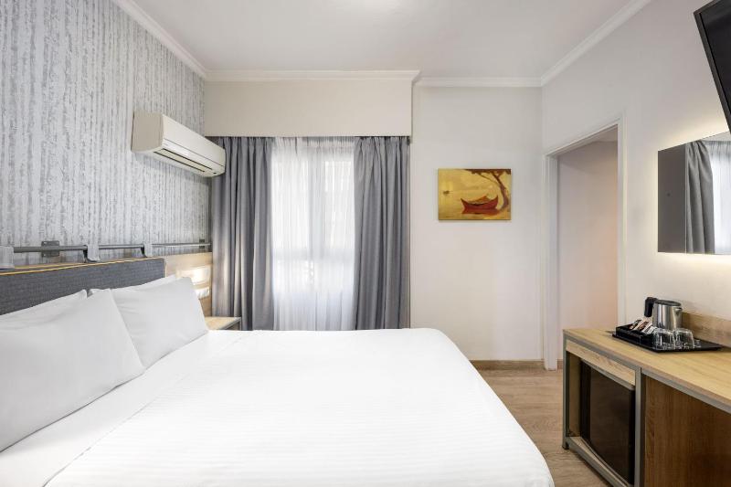 Twin or Double Room image 3