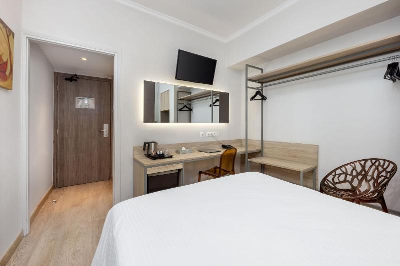 Twin or Double Room image 4