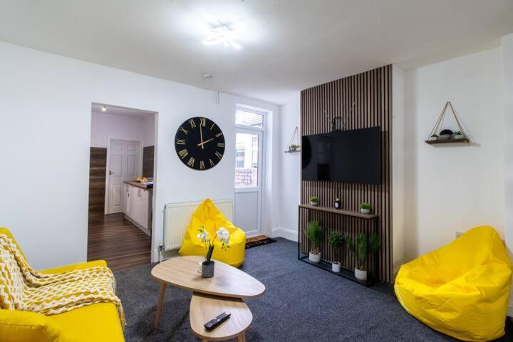 Open Mind Property - Luxury House & Free Parking - image 7