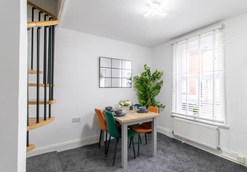 Open Mind Property - Luxury House & Free Parking - image 13