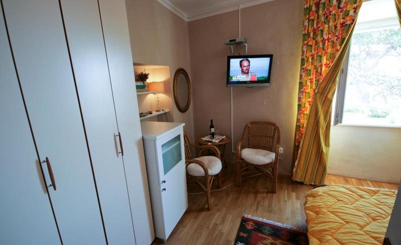 Double Room with Sea View image 3