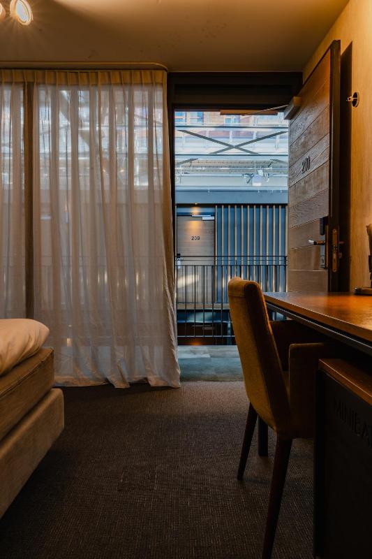 Deluxe Double or Twin Room image 2