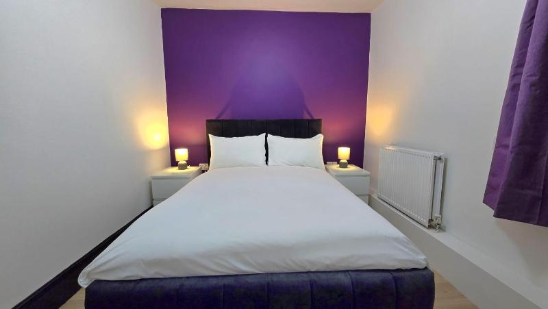 Double Room with Shared Bathroom image 1