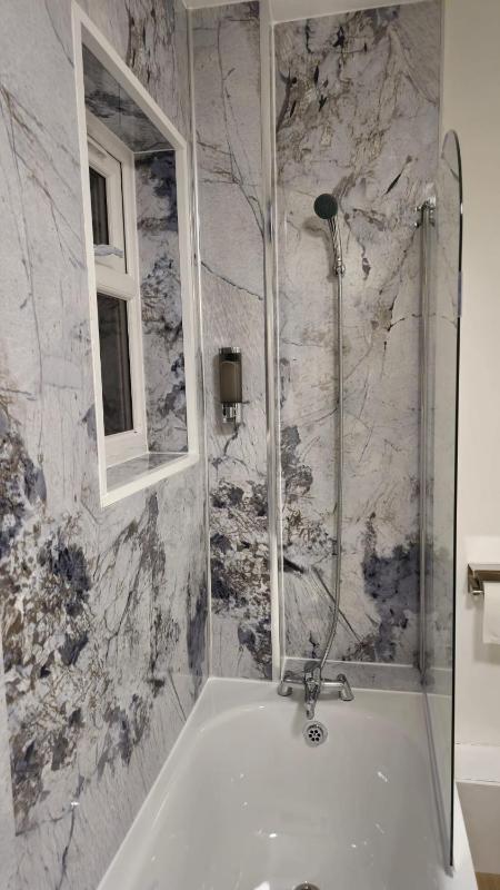 Double Room with Shared Bathroom image 3
