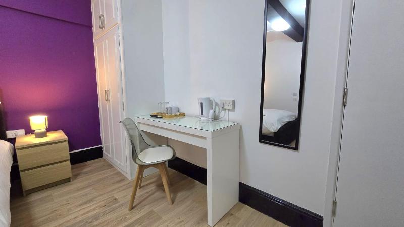 Triple Room with Shared Bathroom image 4