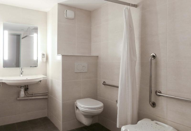 Quadruple Room - Disability Access image 1