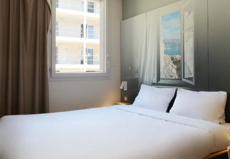 Double Room image 3