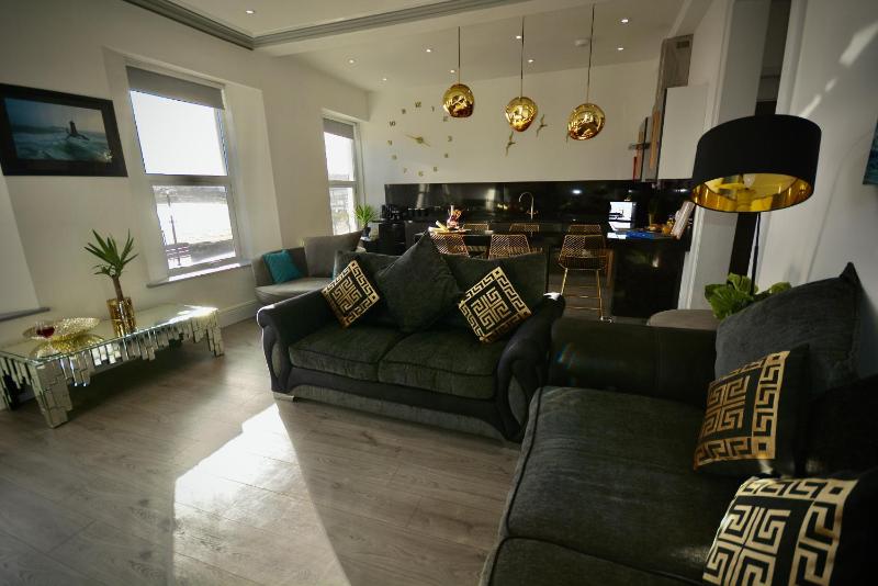 Sandybanks Torquay - Seaview and Promenade Apartments - image 4