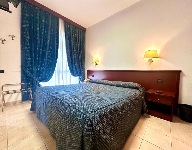 Standard Single Room image 2