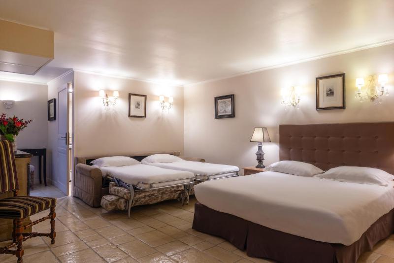 Quadruple Room image 2