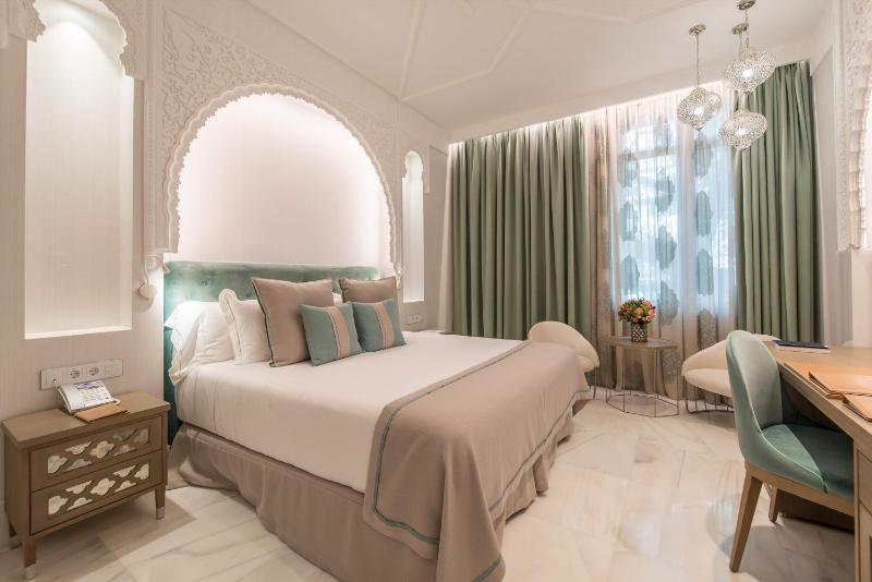 Premier Double or Twin Room image 3