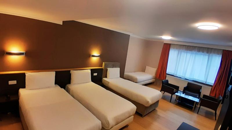 Superior Quadruple Room image 2