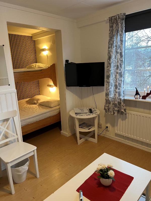 Quadruple Room with Private Bathroom (Pet Friendly) image 3