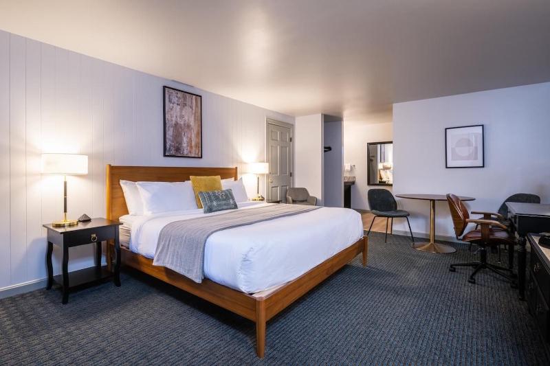 Superior King Room image 2