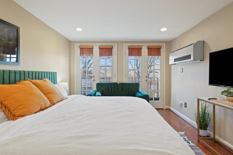 Four-Bedroom House image 4