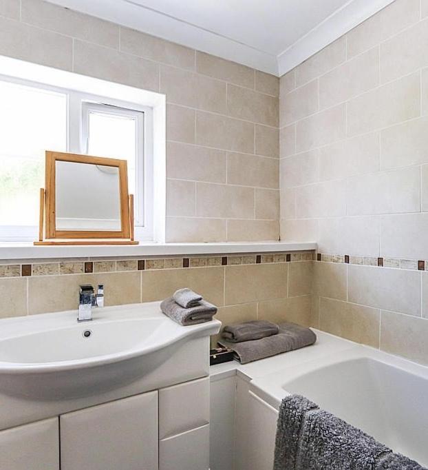 Double Room with Private Bathroom image 1