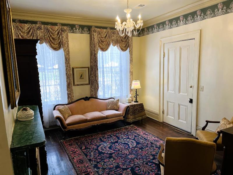 Deluxe Suite image 2