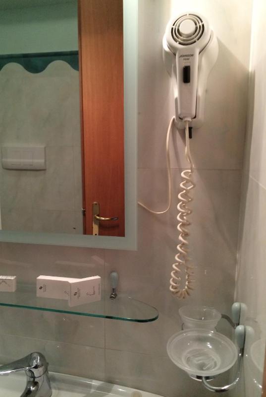 Single Room image 4